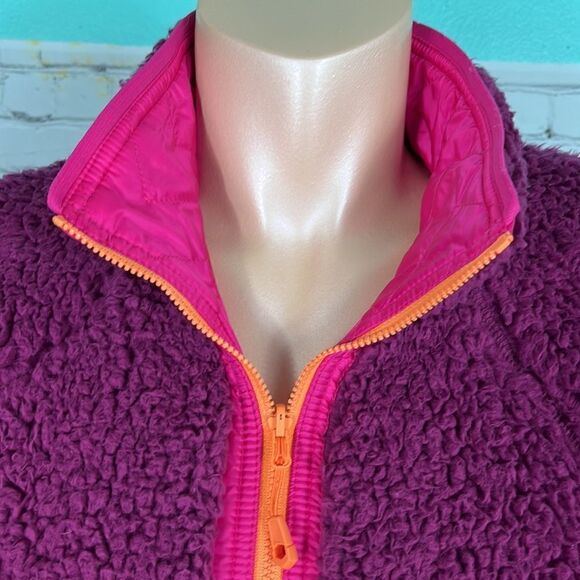 Mountain Hardwear Quilted Puffy/fleece reversible Jacket size small EUC - Picture 11 of 15